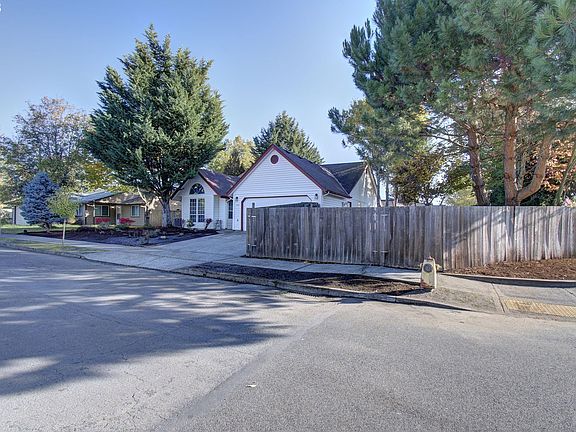 4th image of 12905 NE 13th Ave