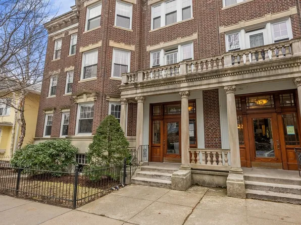 97 Mason Ter APT 1, Brookline, MA 02446