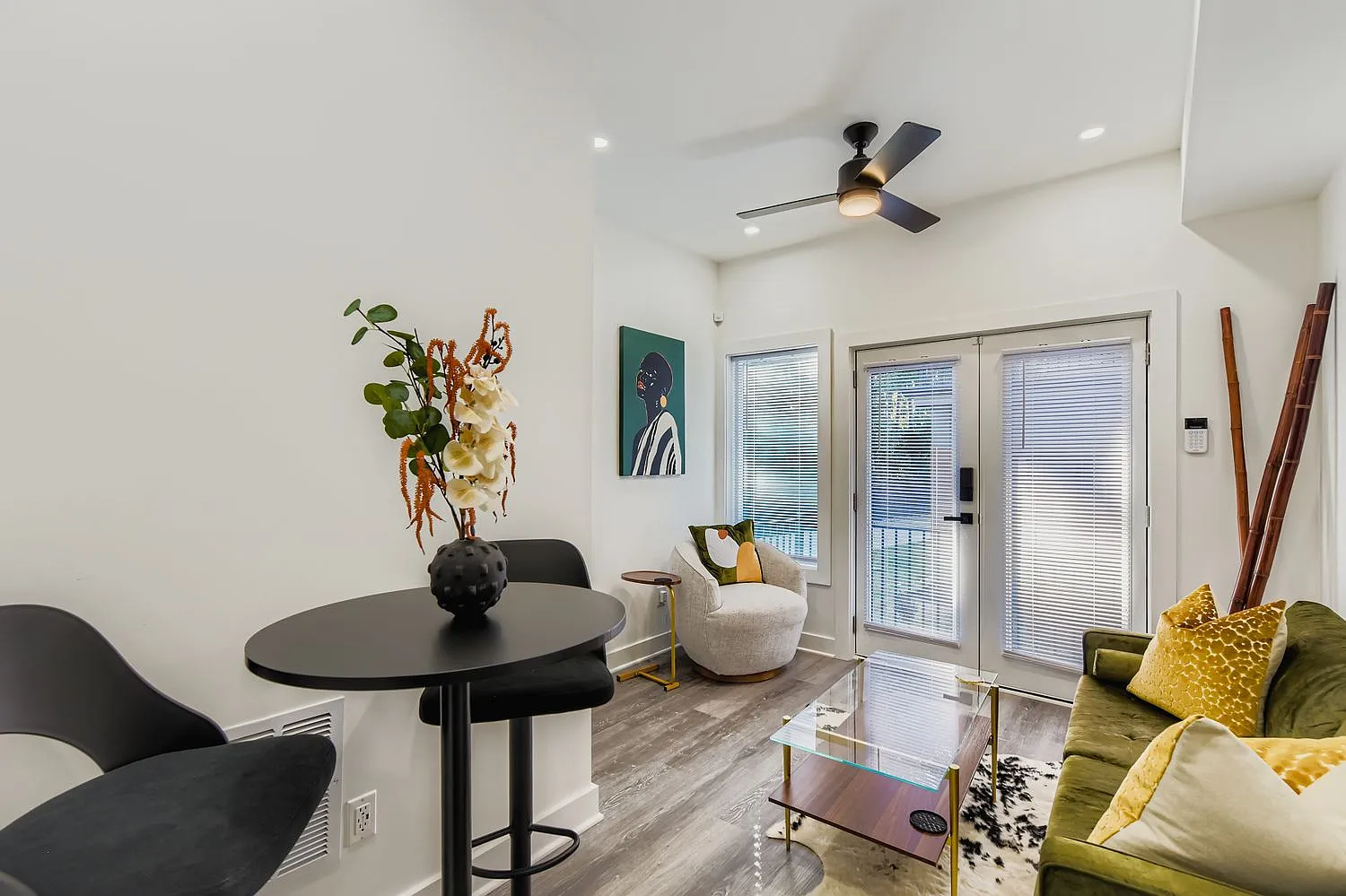 2 bed, 784 sqft, $3,600 — Photo 3