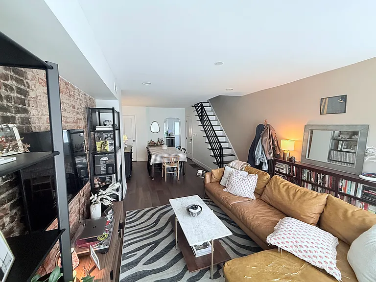1832 S Mole St — Photo 3