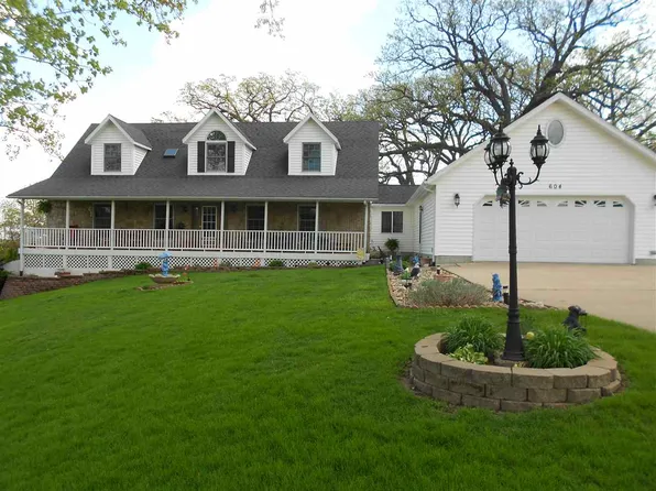 604 Breezy Point Dr, Clinton, IA 52732