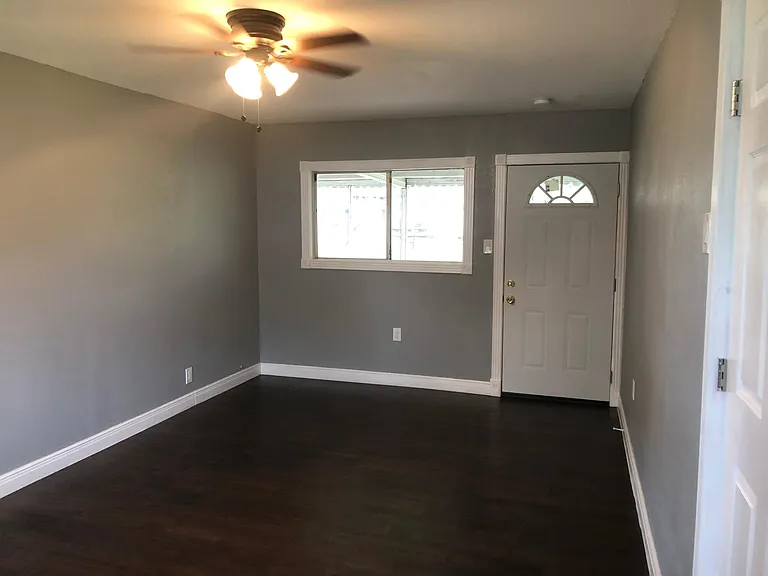 1518 Cambridge Dr — Photo 1