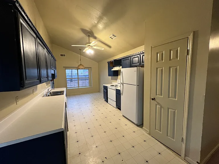 406 Club Dr — Photo 4