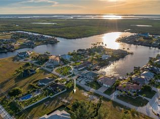 1027 NW 40th Pl, Cape Coral, FL 33993