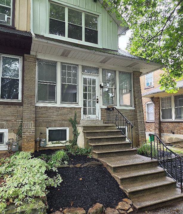 1st image of 418 N 22nd St
