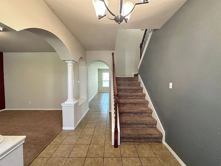 1200 Rocky Ridge Trl — Photo 2