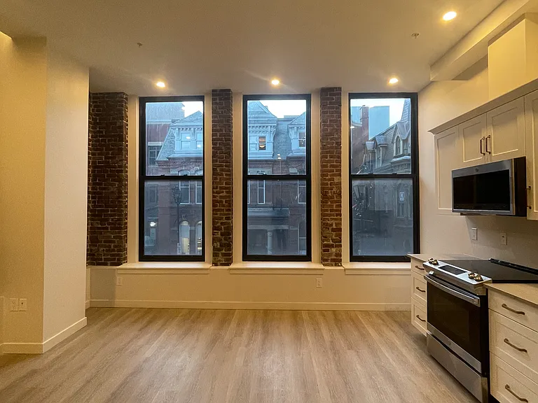 1585 Barrington St — Photo 39