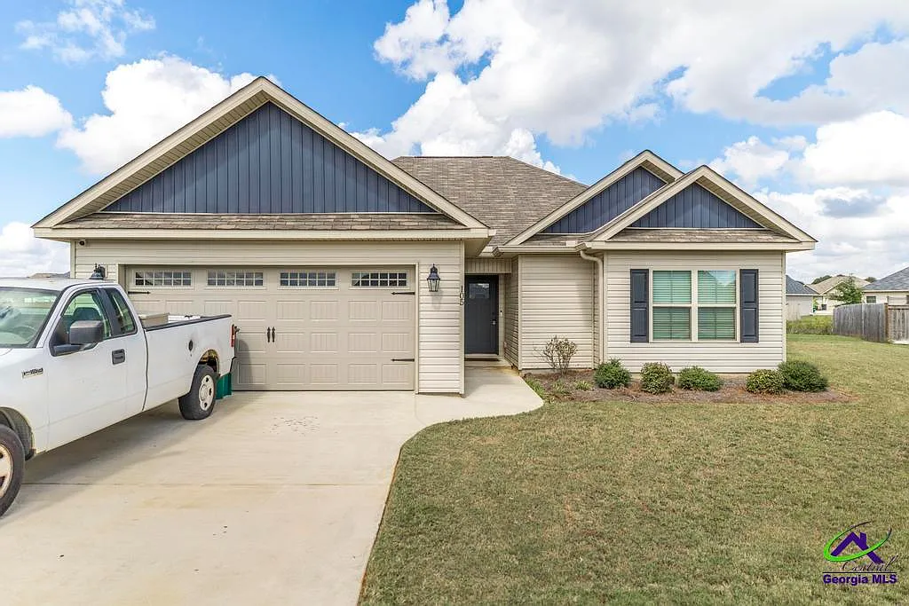 3 bed, 2.0 bath, 1469 sqft, $1,950 — Photo 3