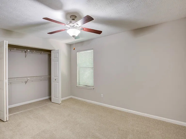 High Ridge Apartments — Photo 9