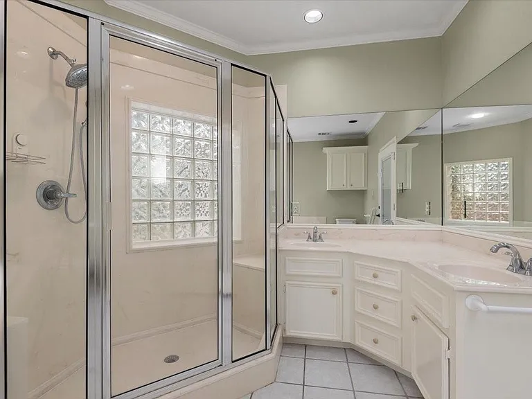 14151 Buckingham Ln — Photo 22