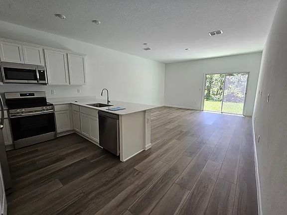 5th image of 709 Holly Lakes Dr