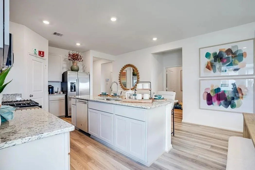 5 bed, 3.0 bath, 2615 sqft, $3,400 — Photo 3