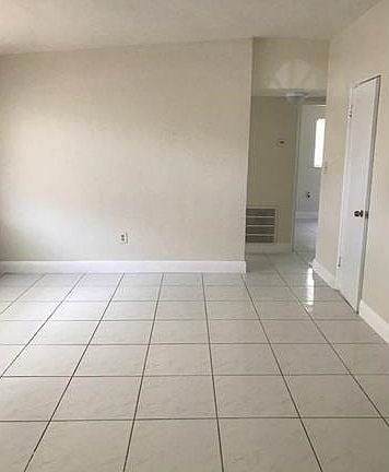 5th image of 1522 Gardenia Ave