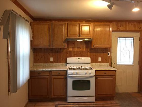 3rd image of 612 Topeka Dr