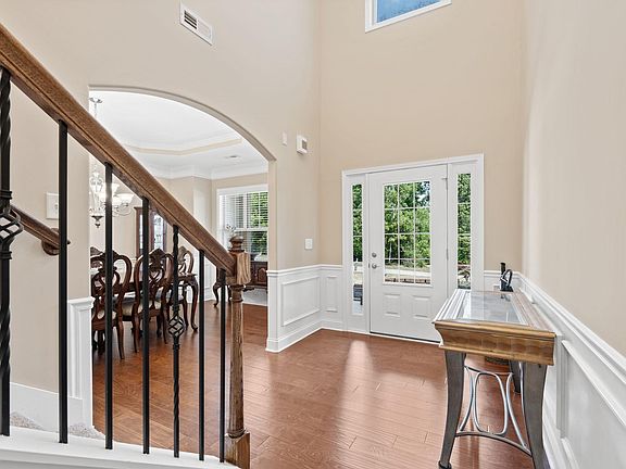 3rd image of 112 Ivy Woods Ct