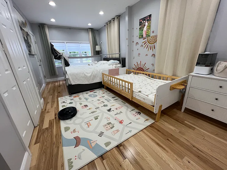 125 W 22nd St #1 — Photo 9