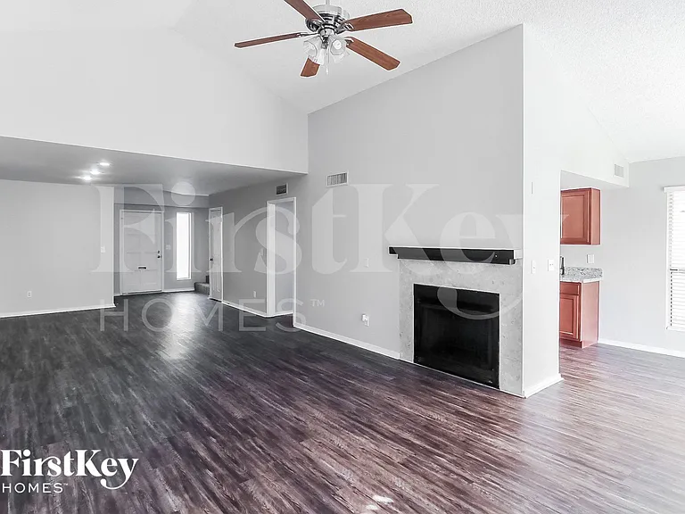 19229 N 6th St — Photo 5