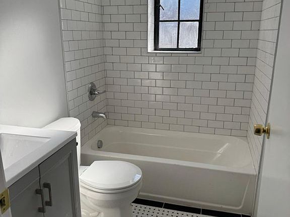 3rd image of 700 Chalfonte Pl APT 8