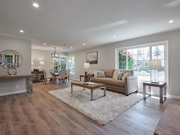 4th image of 8 Acacia Ln