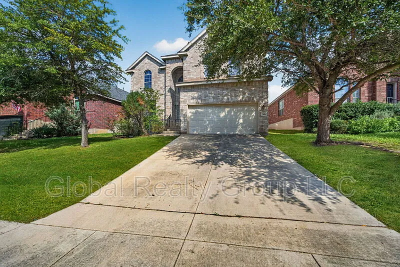 5 bed, 3.5 bath, 2862 sqft, $2,700 — Photo 2