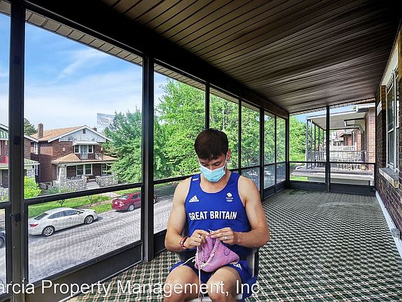2nd image of 4955A Tholozan Ave