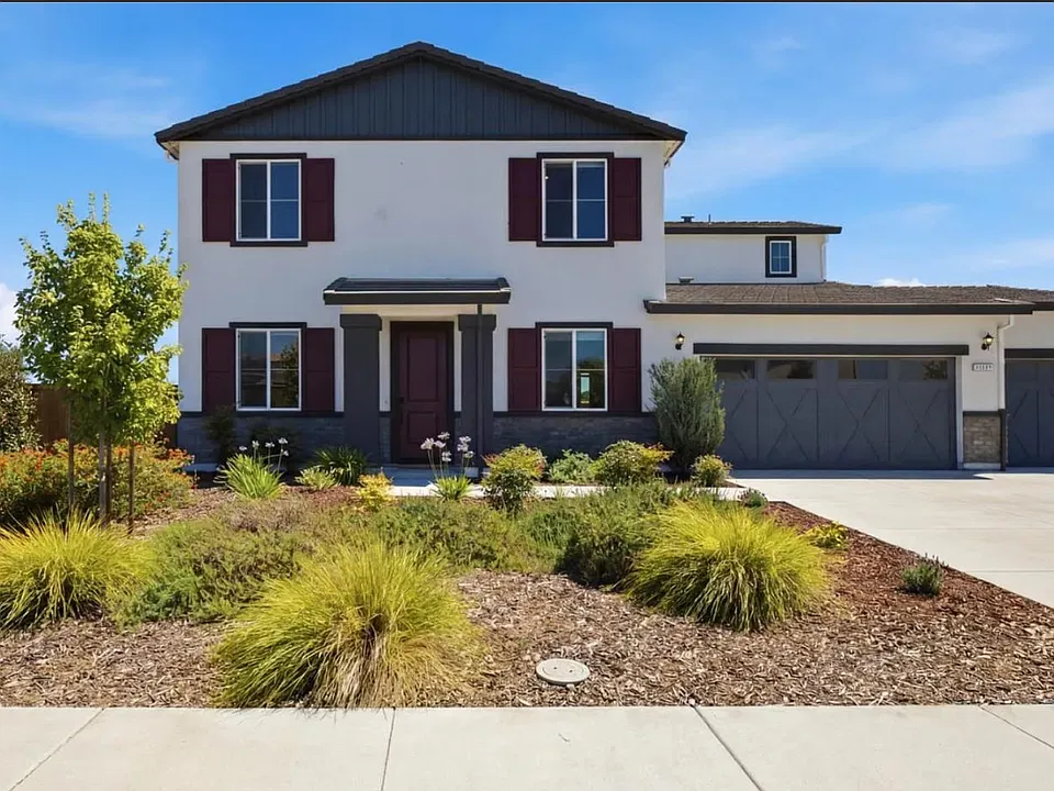1225 Autumn Breeze Dr
