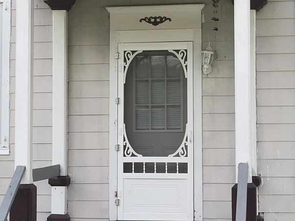 Private Entrance on Quiet Wayside Lane