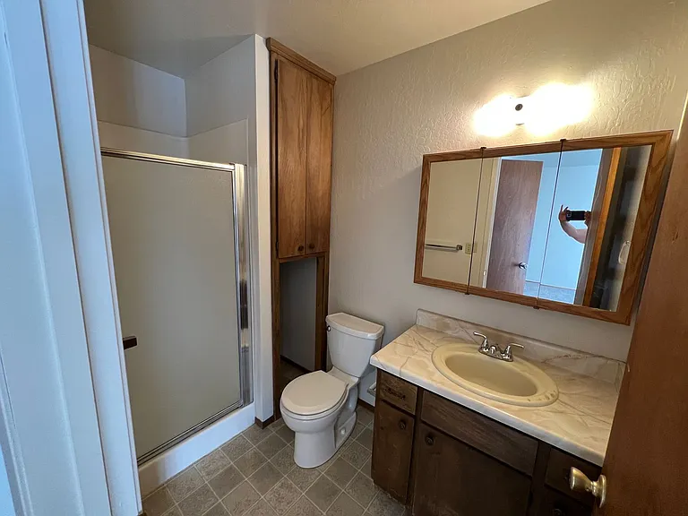 1132 Hobart St — Photo 16
