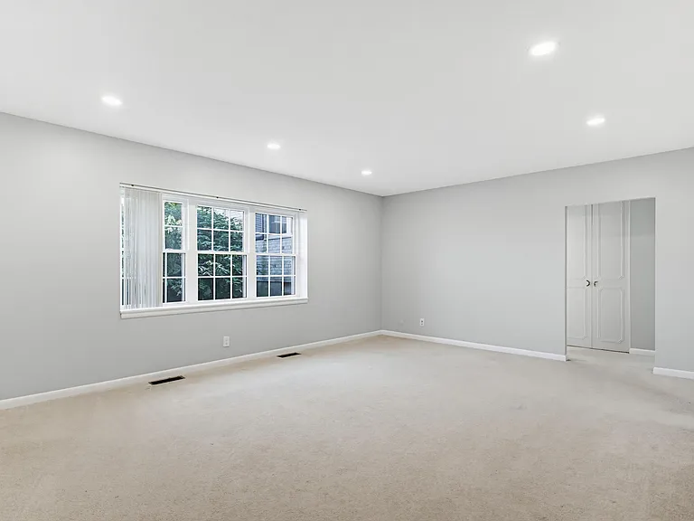 128 Lake Shore Rd #1 — Photo 8