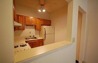 4th image of 290 Ogden St