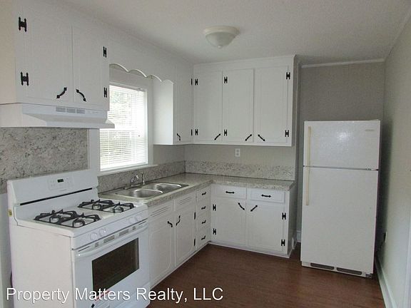 3rd image of 310 E Parkwood St