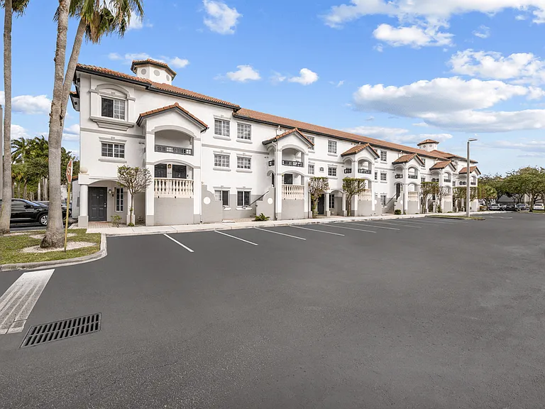 Venice Cove Apartments — Photo 6