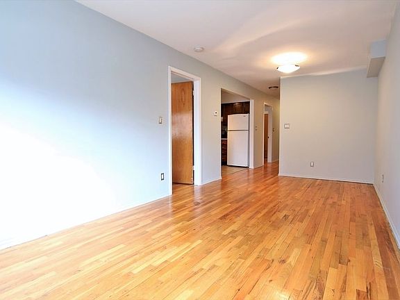 3rd image of 3076 Crescent St #2