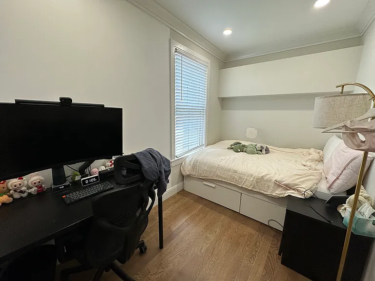 153 Foster St — Photo 10