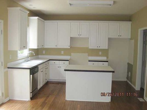 4th image of 240 Silver Birch Ct