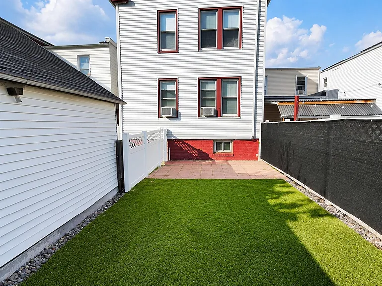 86 W 45th St #1 — Photo 18