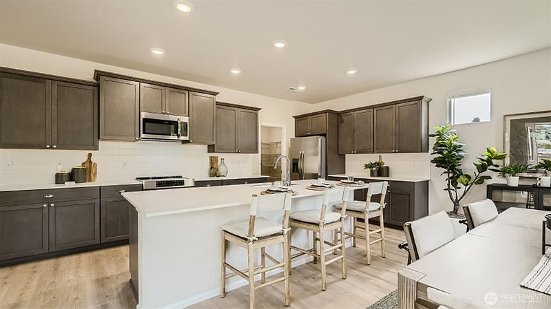 5th image of 4943 Capilano Lane SW