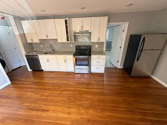 2nd image of 26 Racebrook Rd #B21