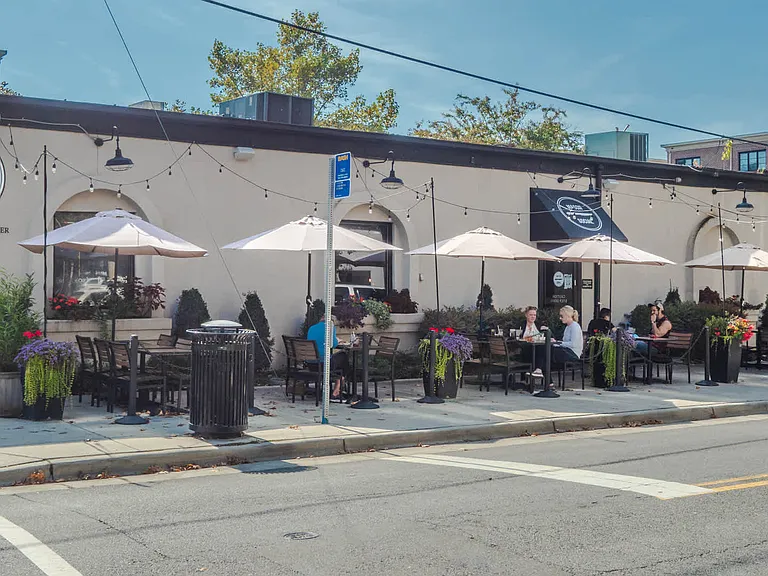 Popular dining spots are just beyond your doorstep.
