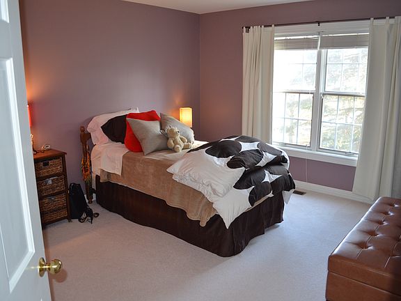 4th image of 933 Lakewood Ct