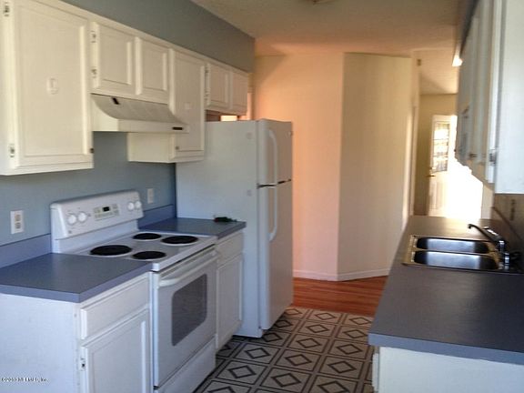 4th image of 3140 Deer Ave S