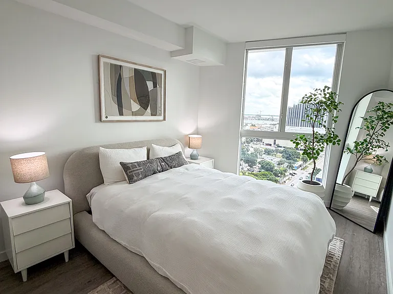 275 NE 18th St #3 — Photo 7