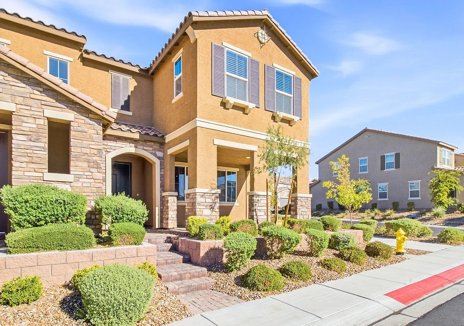Modern 3-Bedroom Townhome with Open Living & Prime Henderson Location — Photo 2