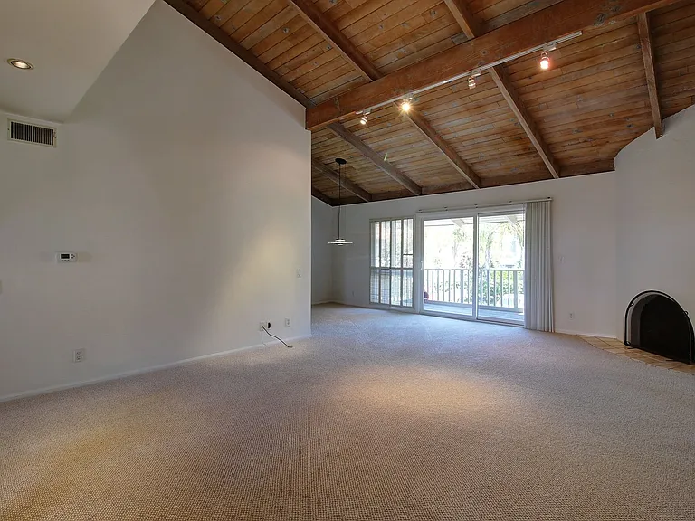 2630 State St #6 — Photo 11
