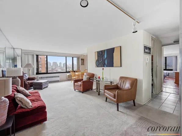 195 Willoughby Avenue image 1 of 8