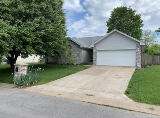 210 E Robin Rd, Clever, MO 65631