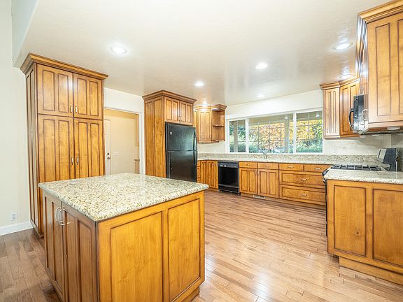 5th image of 1830 Northridge Dr