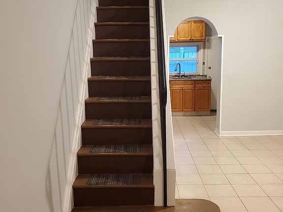 5th image of 2419 S Iseminger St