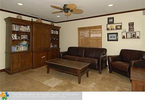 5th image of 905 SW 19th St