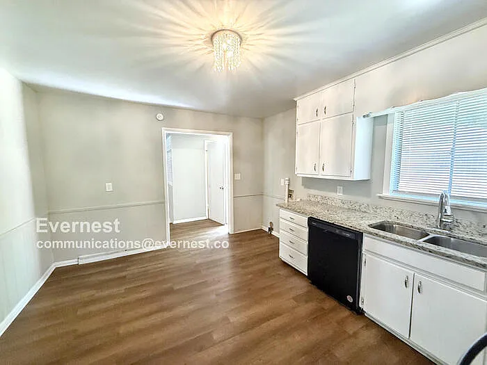 9825 Maple Ln — Photo 3